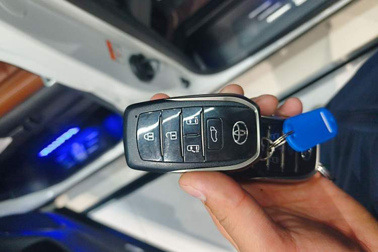 Used Toyota Vellfire 2024 Crown Dual-Engine 2.5L Supreme Executive Edition Vehicle Key
