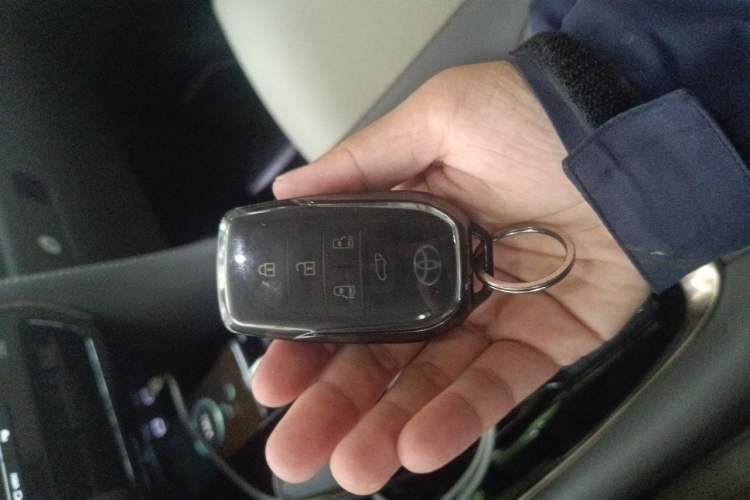 Used Toyota Vellfire 2024 Crown Dual-Engine 2.5L Ultimate Edition Vehicle Key