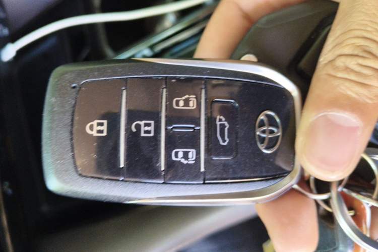 Used Toyota Vellfire 2024 Crown Dual-Engine 2.5L Ultimate Edition Vehicle Key