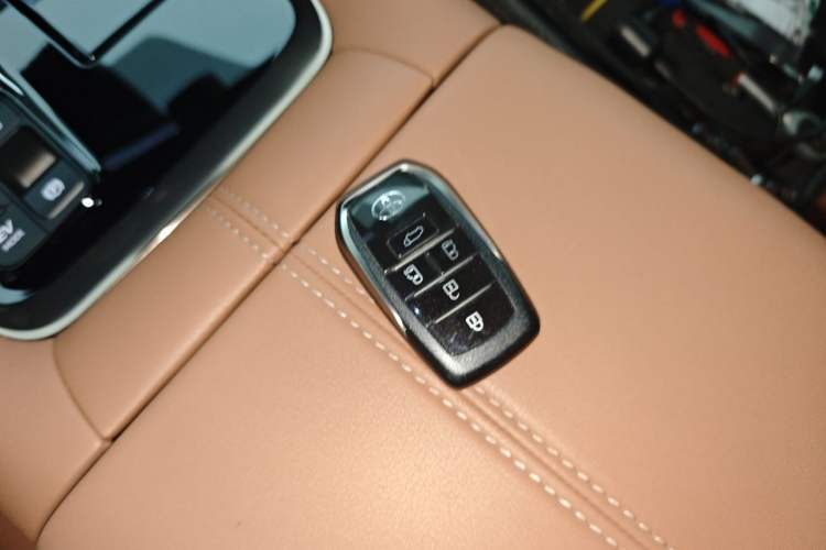 Used Toyota Vellfire 2024 Crown Dual-Engine 2.5L Ultimate Edition Vehicle Key