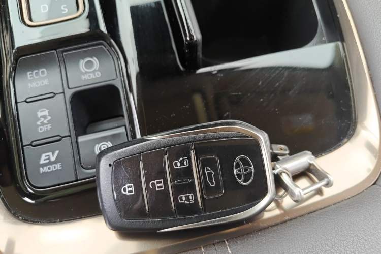 Used Toyota Vellfire 2024 Crown Dual-Engine 2.5L Ultimate Edition Vehicle Key
