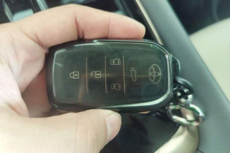 Used Toyota Vellfire 2024 Crown Dual-Engine 2.5L Ultimate Edition Vehicle Key
