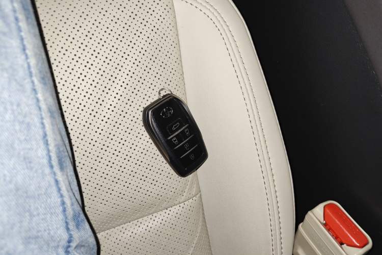 Used Toyota Vellfire 2024 Crown Dual-Engine 2.5L Ultimate Edition Vehicle Key