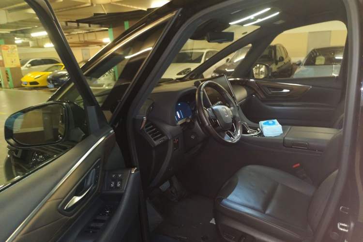Used Toyota Vellfire 2025 Crown Dual Engine 2.5L Ink Gold Executive Edition Driver Seat