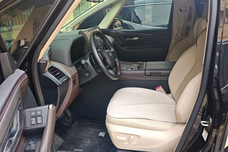 Used Toyota Vellfire 2025 Crown Dual Engine 2.5L Ink Gold Edition Driver Seat