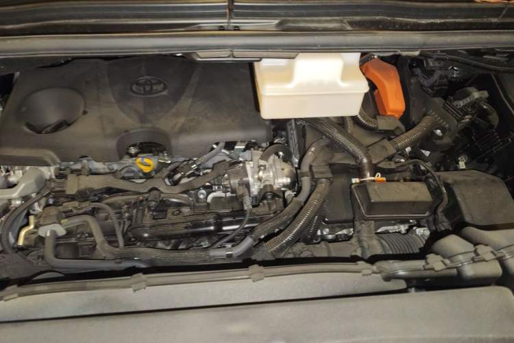 Used Toyota Vellfire 2025 Crown Dual Engine 2.5L Ink Gold Executive Edition Engine Bay Left