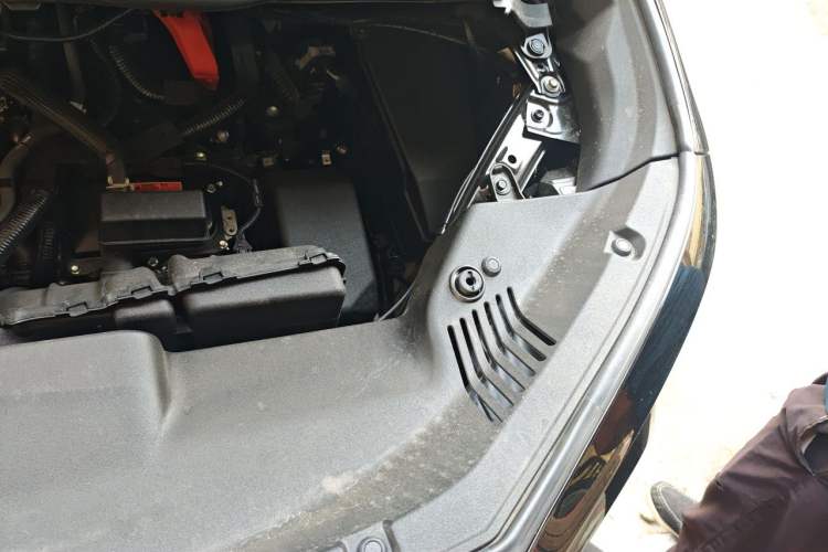 Used Toyota Vellfire 2025 Crown Dual Engine 2.5L Ink Gold Edition Engine Bay Left