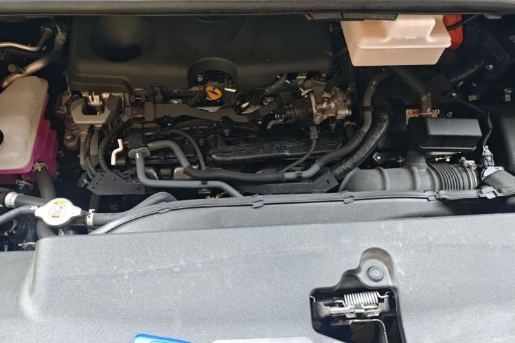 Used Toyota Vellfire 2025 Crown Dual Engine 2.5L Ink Gold Edition Engine Bay