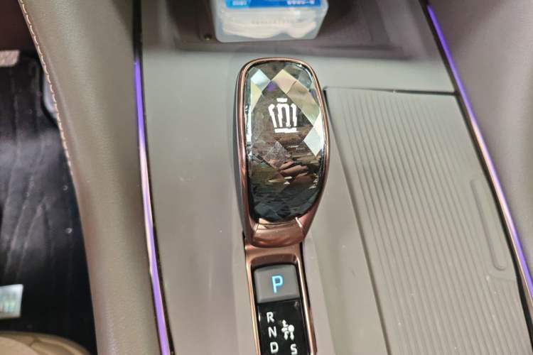 Used Toyota Vellfire 2025 Crown Dual Engine 2.5L Ink Gold Edition Gear Lever