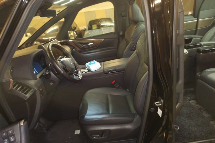 Used Toyota Vellfire 2025 Crown Dual Engine 2.5L Ink Gold Executive Edition Left Front Seat