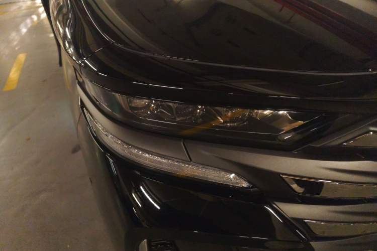 Used Toyota Vellfire 2025 Crown Dual Engine 2.5L Ink Gold Executive Edition Right Front Headlight