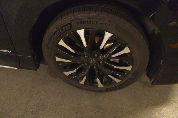 Used Toyota Vellfire 2025 Crown Dual Engine 2.5L Ink Gold Executive Edition Right Front Wheel Hub