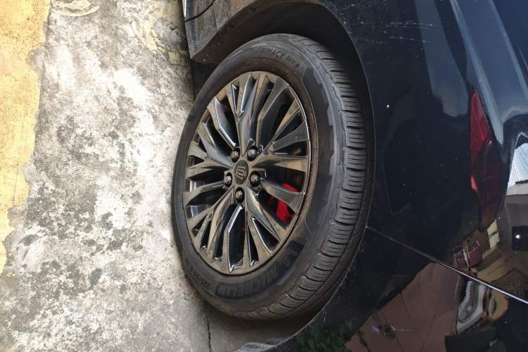 Used Toyota Vellfire 2025 Crown Dual Engine 2.5L Ink Gold Edition Right Front Wheel Hub