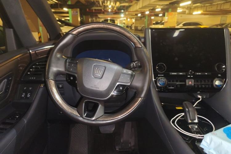 Used Toyota Vellfire 2025 Crown Dual Engine 2.5L Ink Gold Executive Edition Steering Wheel