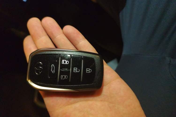 Used Toyota Vellfire 2025 Crown Dual Engine 2.5L Ink Gold Executive Edition Vehicle Key