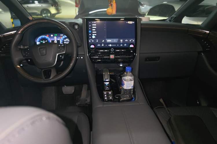 Used Toyota Vellfire 2025 Crown Dual Engine 2.5L Ink Gold Edition Center Console