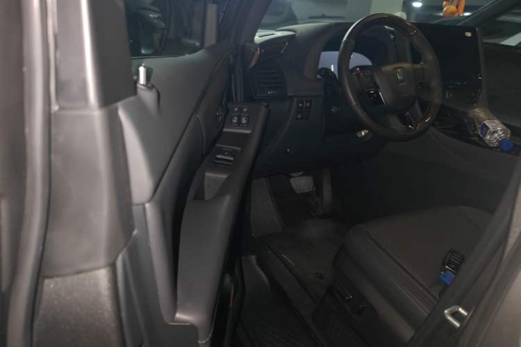 Used Toyota Vellfire 2025 Crown Dual Engine 2.5L Ink Gold Edition Driver Seat