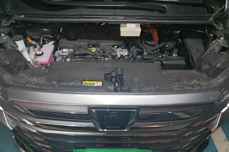 Used Toyota Vellfire 2025 Crown Dual Engine 2.5L Ink Gold Edition Engine Bay