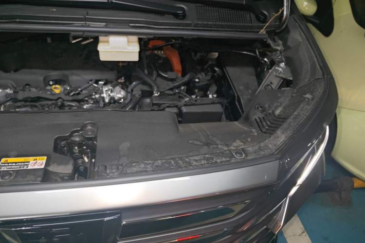 Used Toyota Vellfire 2025 Crown Dual Engine 2.5L Ink Gold Edition Engine Bay Left