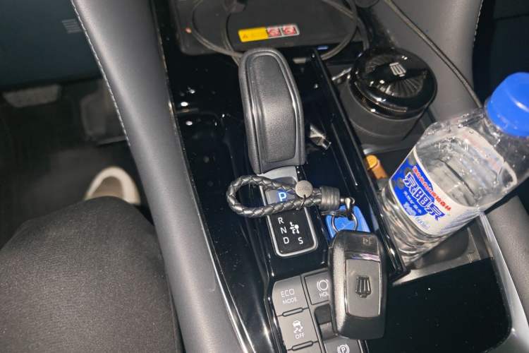 Used Toyota Vellfire 2025 Crown Dual Engine 2.5L Ink Gold Edition Gear Lever