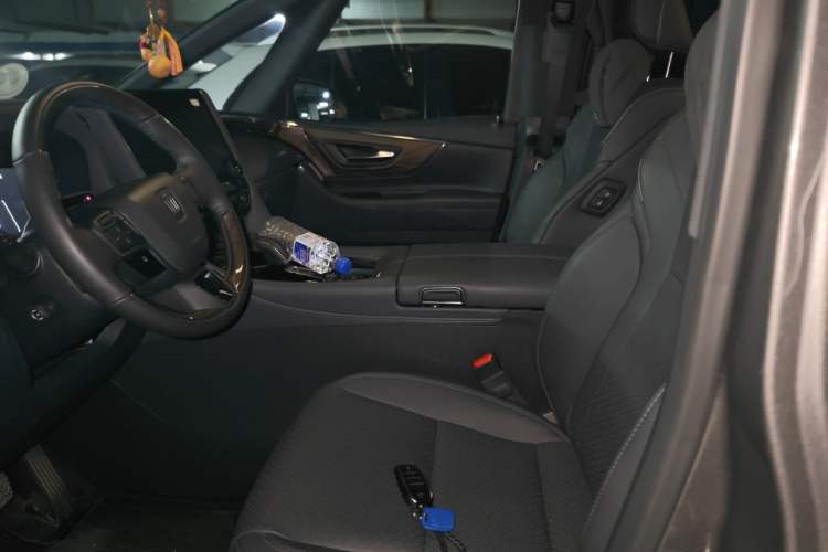 Used Toyota Vellfire 2025 Crown Dual Engine 2.5L Ink Gold Edition Left Front Seat