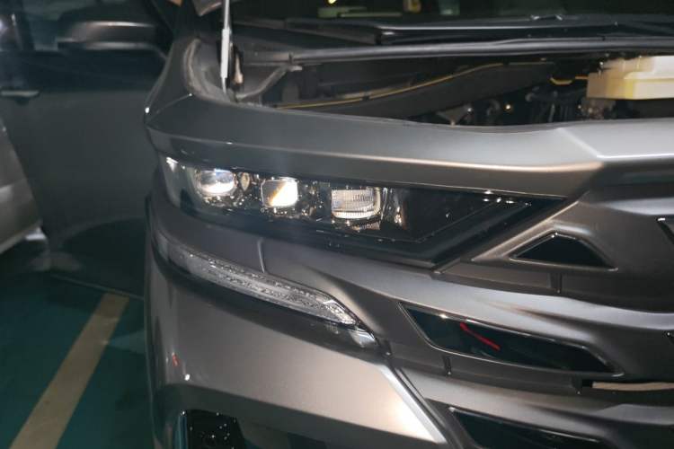 Used Toyota Vellfire 2025 Crown Dual Engine 2.5L Ink Gold Edition Right Front Headlight