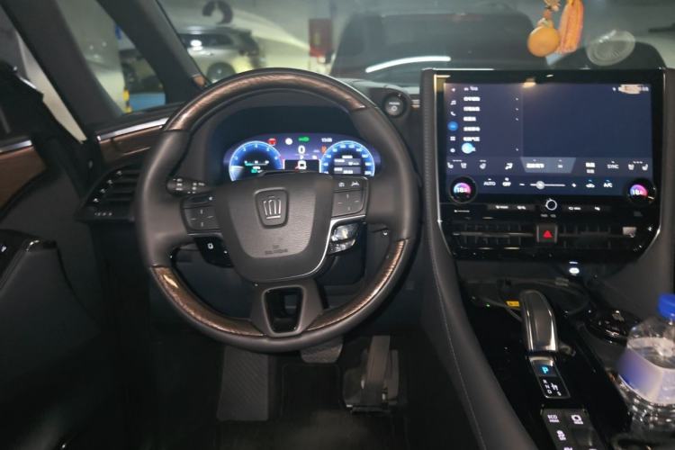Used Toyota Vellfire 2025 Crown Dual Engine 2.5L Ink Gold Edition Steering Wheel