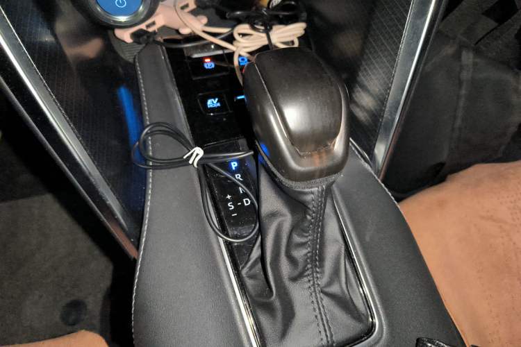 Used Toyota Venza 2022 Dual-Engine 2.5L CVT Two-Wheel Drive Prestige Edition Gear Lever
