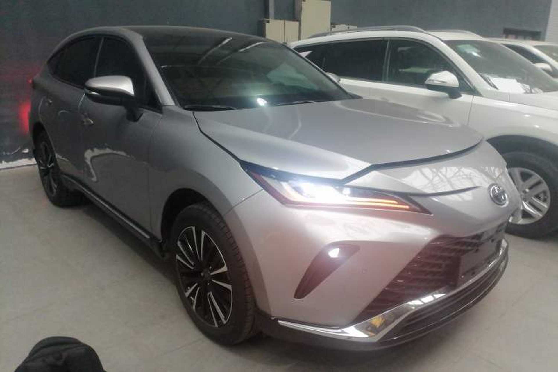 Used Toyota Venza 2023 2.0L CVT Two-Wheel Drive Prestige Version Front Right 45 Deg