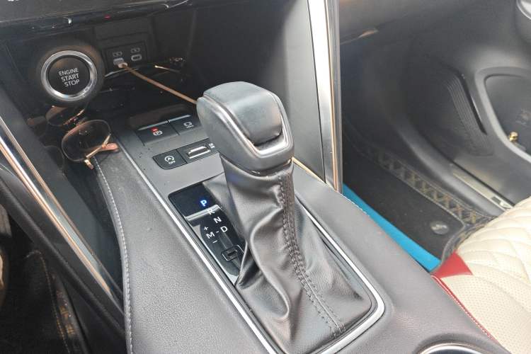 Used Toyota Venza 2023 2.0L CVT Two-Wheel Drive Luxury Edition Gear Lever