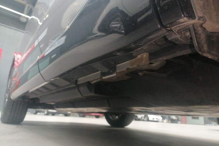 Used Toyota Venza 2023 2.0L CVT Two-Wheel Drive Prestige Version Left Side Sill