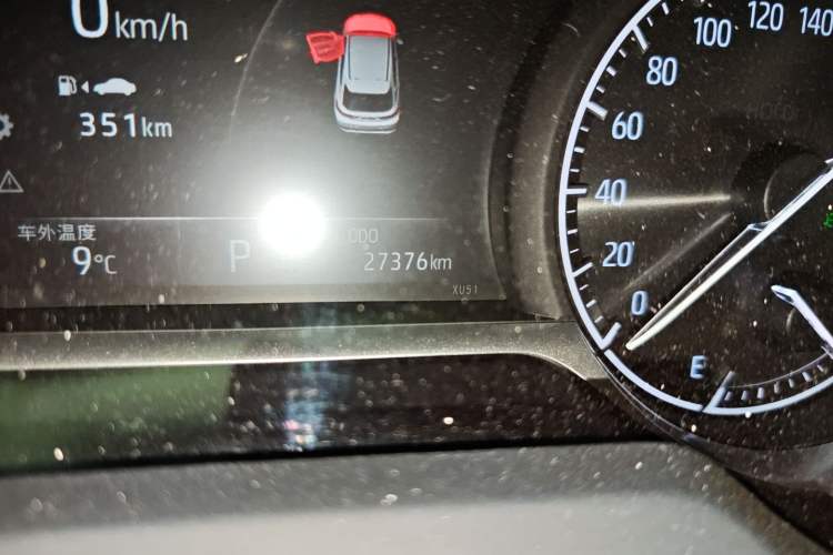Used Toyota Venza 2022 2.0L CVT Two-Wheel Drive Prestige Edition Odometer Close Up