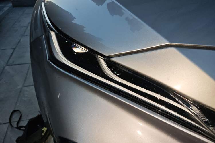 Used Toyota Venza 2022 2.0L CVT Two-Wheel Drive Prestige Edition Right Front Headlight