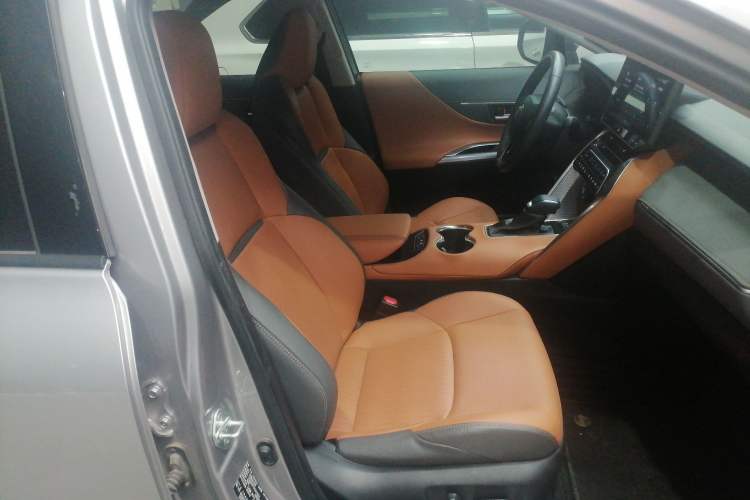 Used Toyota Venza 2023 2.0L CVT Two-Wheel Drive Prestige Version Right Front Seat