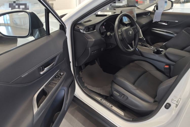 Used Toyota Venza 2023 2.0L CVT Two-Wheel Drive Luxury Edition Driver Seat