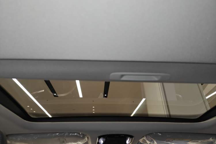 Used Toyota Venza 2023 2.0L CVT Two-Wheel Drive Luxury Edition Headliner