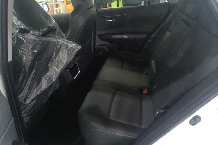 Used Toyota Venza 2023 2.0L CVT Two-Wheel Drive Prestige Version Interior 3