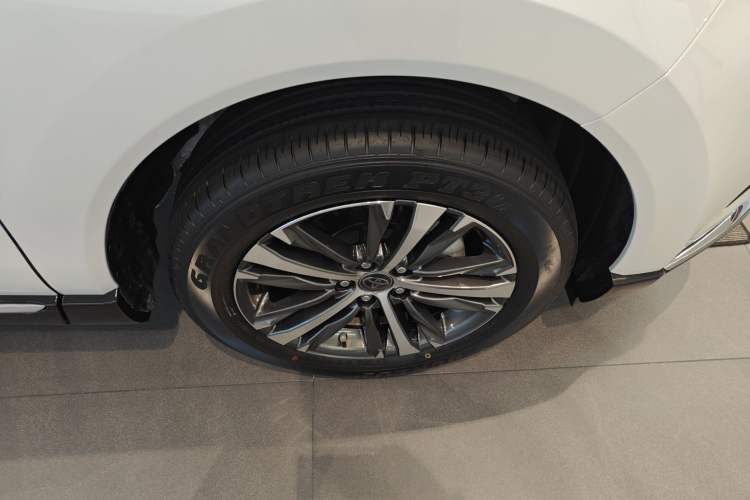 Used Toyota Venza 2023 2.0L CVT Two-Wheel Drive Luxury Edition Right Front Wheel Hub