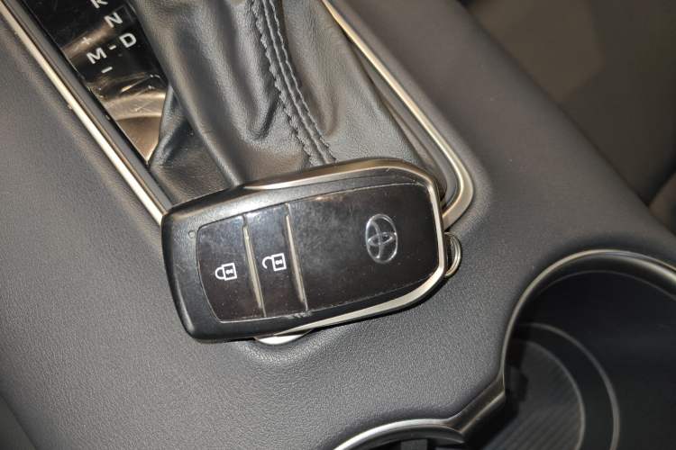 Used Toyota Venza 2023 2.0L CVT Two-Wheel Drive Luxury Edition Vehicle Key