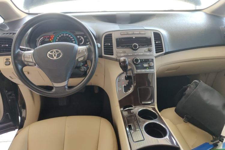 Used Toyota Venza  Center Console