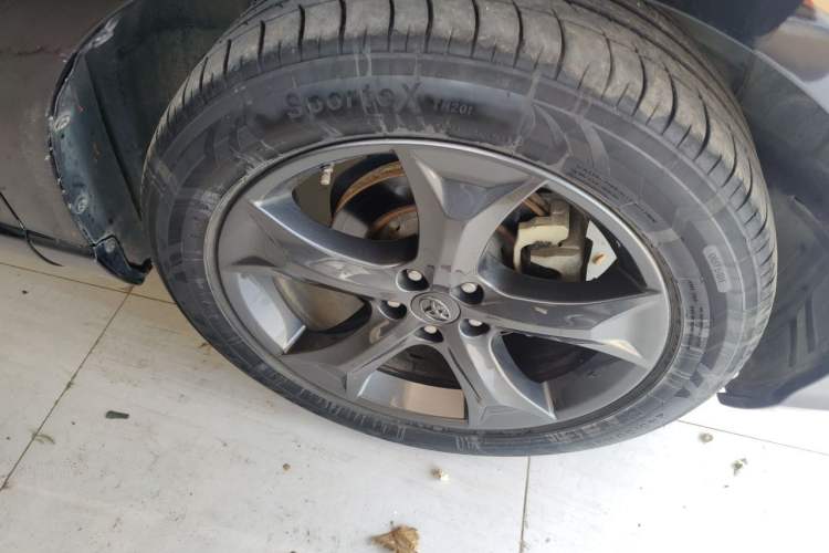 Used Toyota Venza  Right Front Wheel Hub