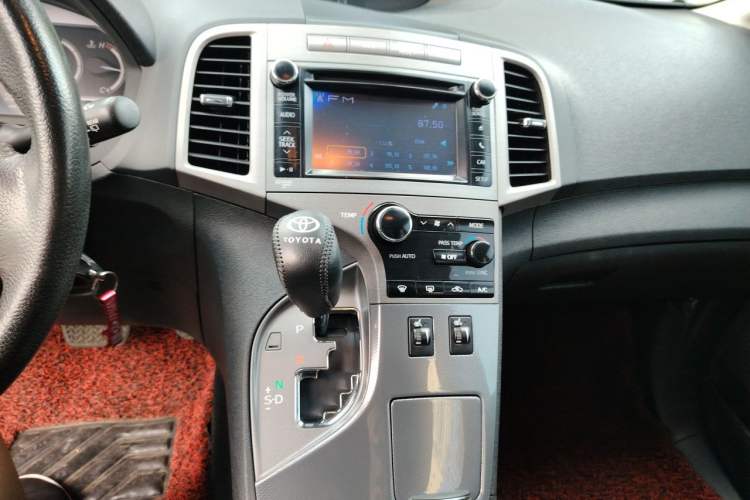 Used Toyota Venza 2013 2.7L 4x4 Luxury Edition Audio And AC Panel
