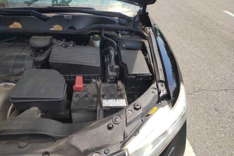 Used Toyota Venza 2013 2.7L Two-Wheel-Drive Luxury Edition Engine Bay Left