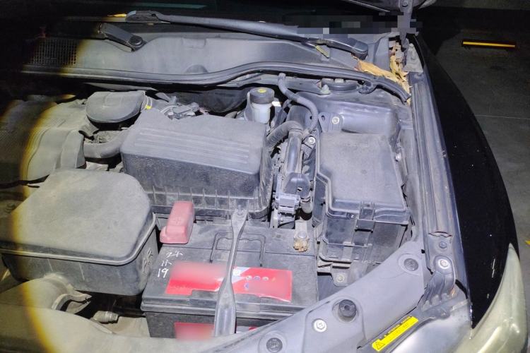 Used Toyota Venza 2013 2.7L Two-Wheel-Drive Luxury Edition Engine Bay Left