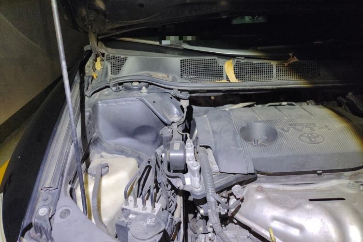 Used Toyota Venza 2013 2.7L Two-Wheel-Drive Luxury Edition Engine Bay Right