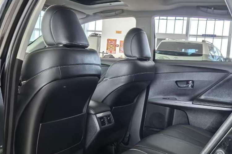 Used Toyota Venza 2013 2.7L 4x4 Luxury Edition Exterior 1