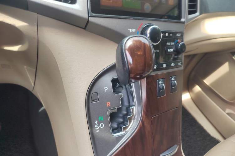 Used Toyota Venza 2013 2.7L Two-Wheel-Drive Luxury Edition Gear Lever