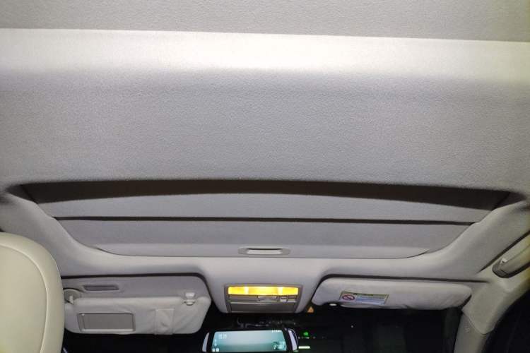 Used Toyota Venza 2013 2.7L Two-Wheel-Drive Luxury Edition Headliner