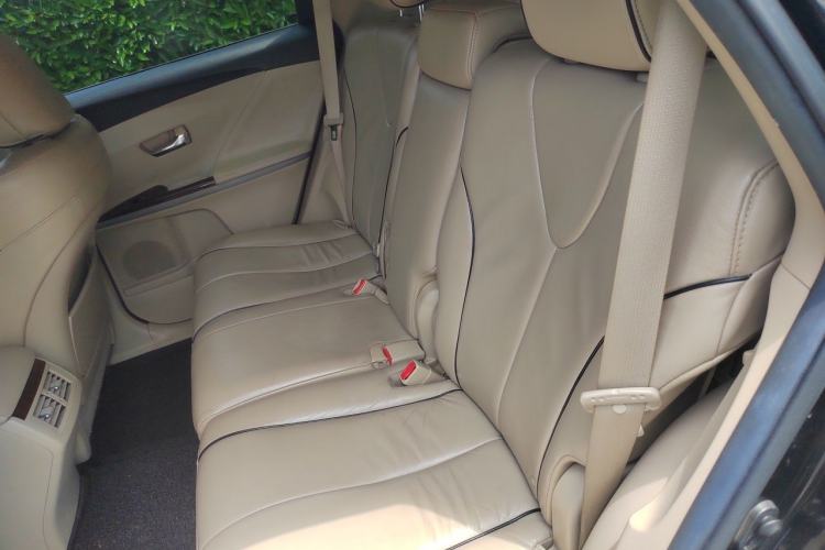 Used Toyota Venza 2013 2.7L Two-Wheel-Drive Luxury Edition Left Rear Seat