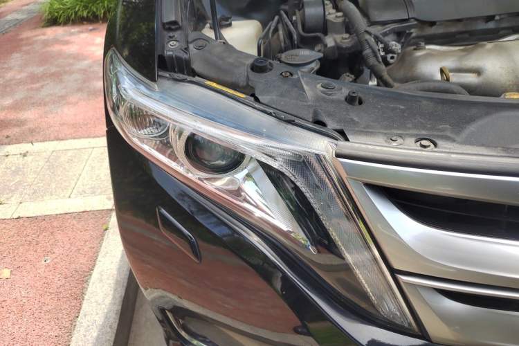 Used Toyota Venza 2013 2.7L Two-Wheel-Drive Luxury Edition Right Front Headlight